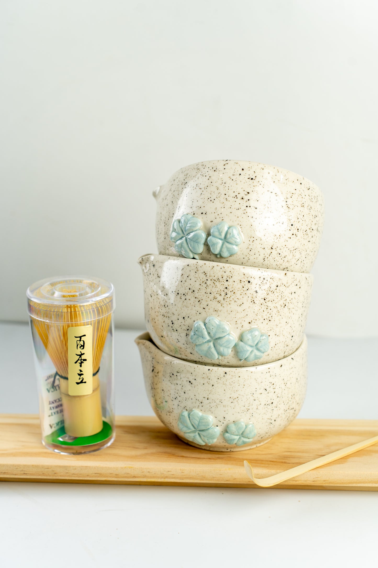 Kurōbā 'Clover' Chawan 茶碗 (matcha bowl) - handmade by Mysa Clay