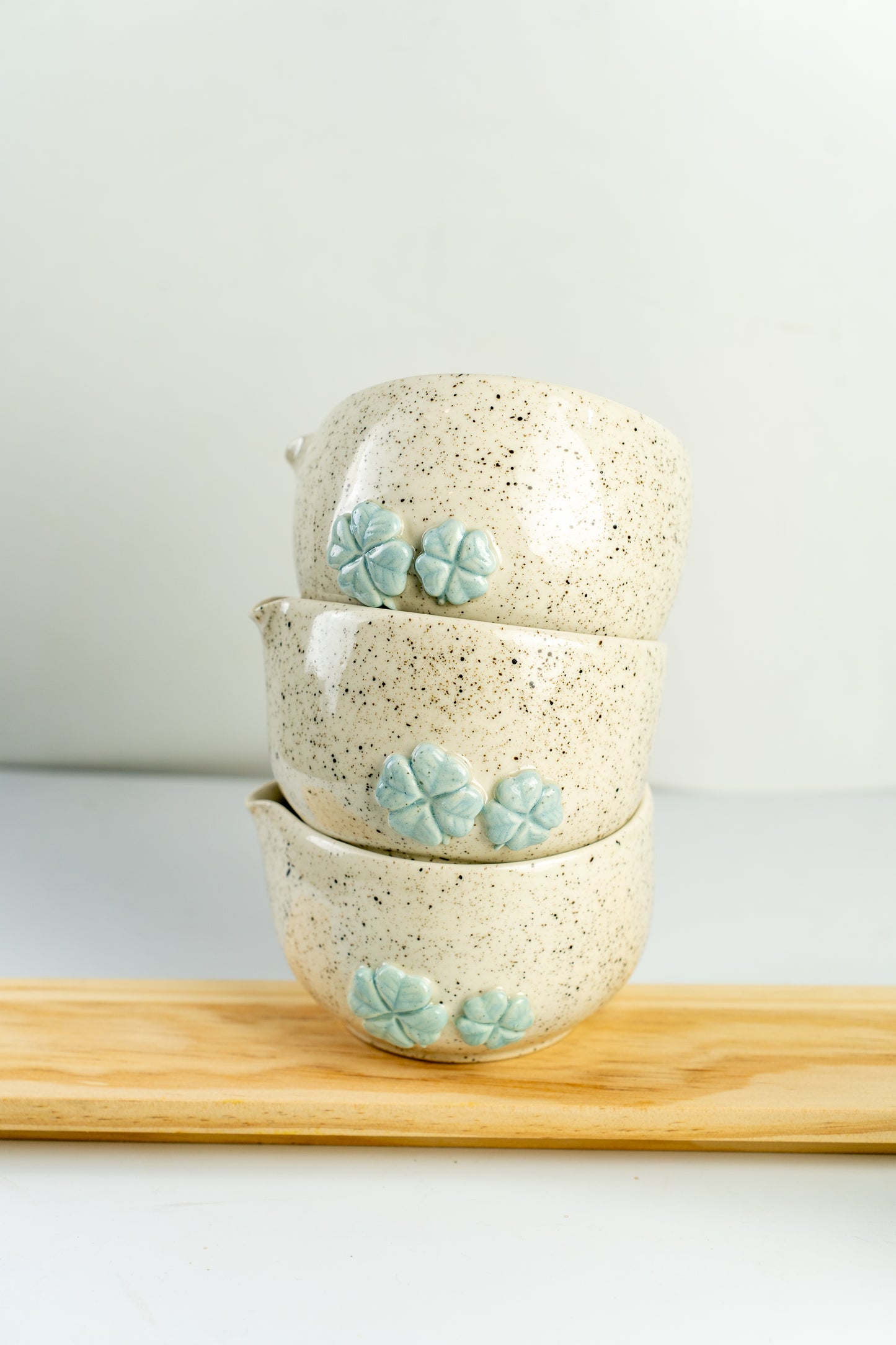 Kurōbā 'Clover' Chawan 茶碗 (matcha bowl) - handmade by Mysa Clay